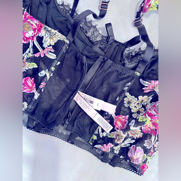 Victoria's Secret Dream Angels Black Floral
Lace Corset Top & Matching thongs. - Picture 13 of 14